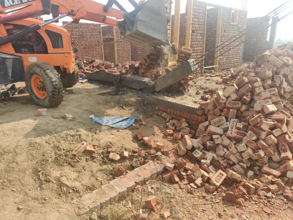 The public should not fall prey to dealers they should purchase plots in legal colonies in the city and build their own homes District Town Planner